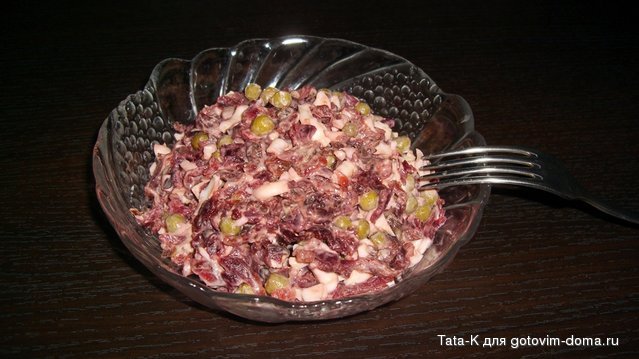 Салат из свеклы, яиц и горошка.JPG