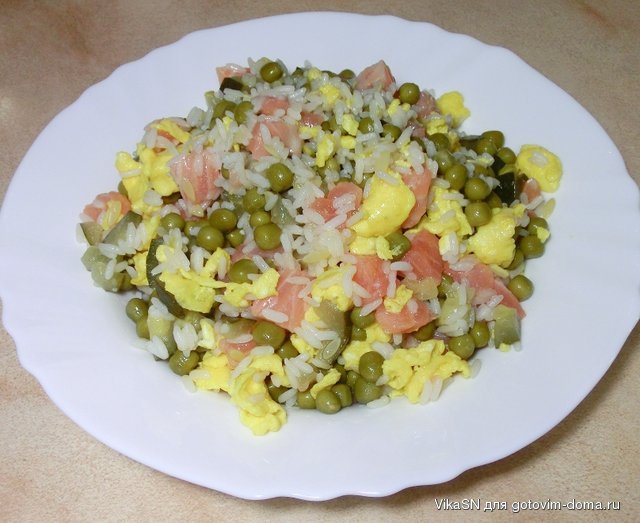 Салат із рису, риби, яєць з овочами.JPG