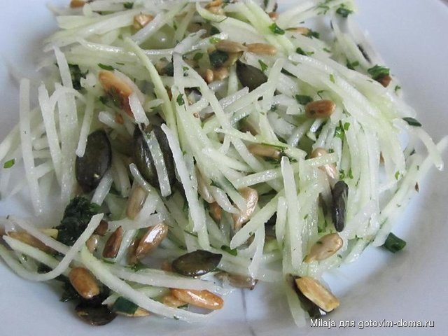 31.10. Салат кольраби с семечками.jpg