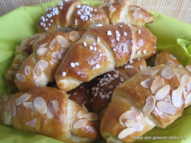 Крауссаны с яблочно- марципановой начинкой 3.JPG
