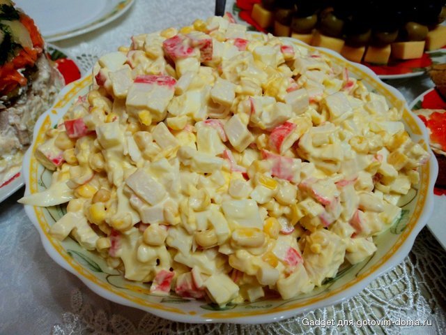 салат с крабовыми палочками_small.jpg
