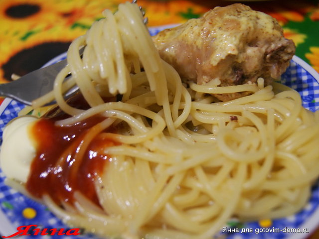 спагетти с запеченными куриными голенями.jpg
