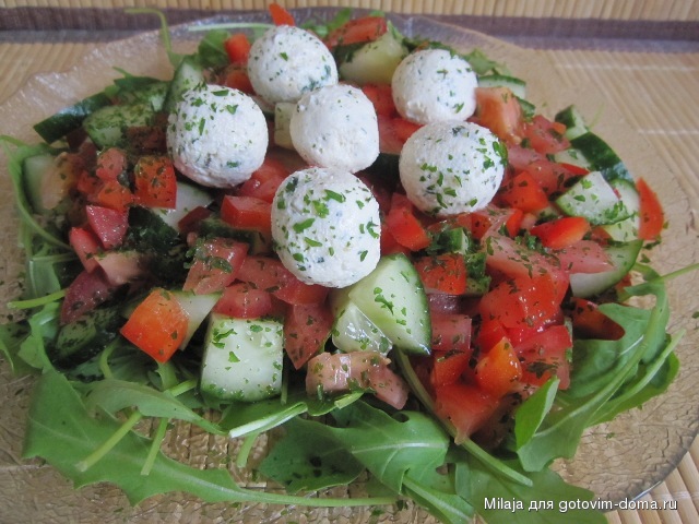 Салат овощной с  сырными шариками.JPG