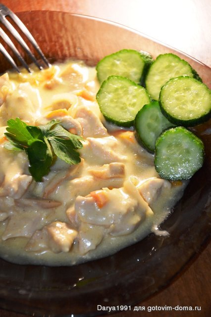 Курица тушеная с грибами, морковкой и ананасом в сметане_1.JPG