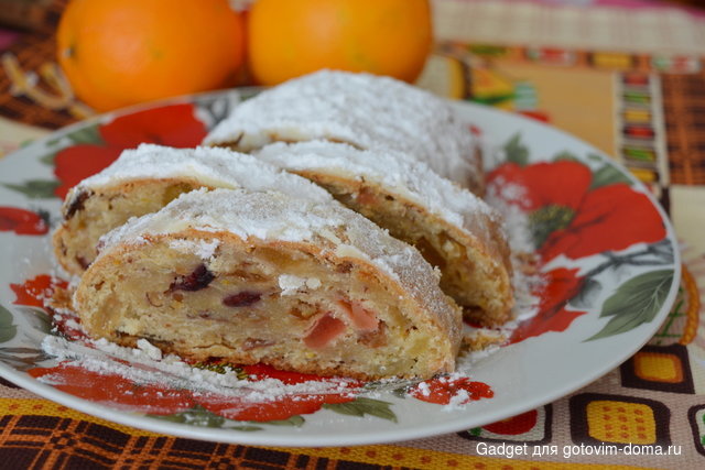 Рождественский творожный штоллен (Quarkstollen).JPG