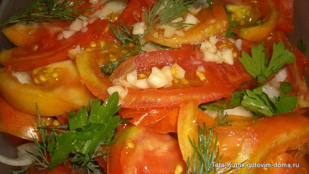 Салат из помидоров, лука и чеснока.JPG