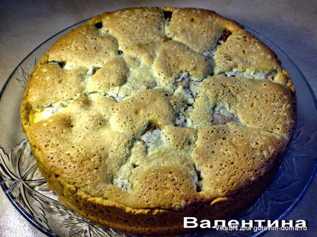 Пирог с персиками и орехами