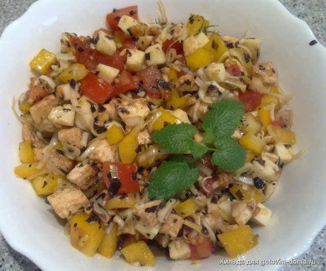 Салат с моцареллой и овощами.jpg