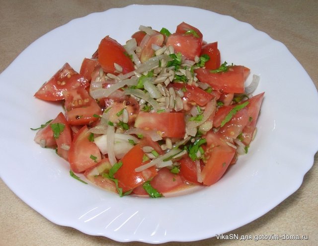 Салат із помідорів і насіння.JPG