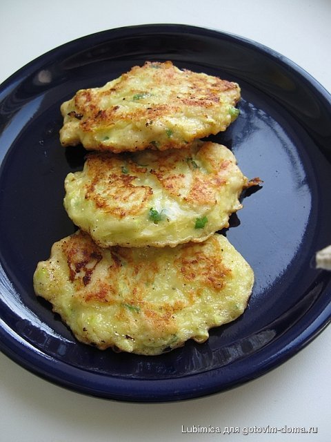 оладьи куриные с кабачком.jpg