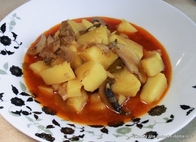 Картопля, тушена з грибами.JPG