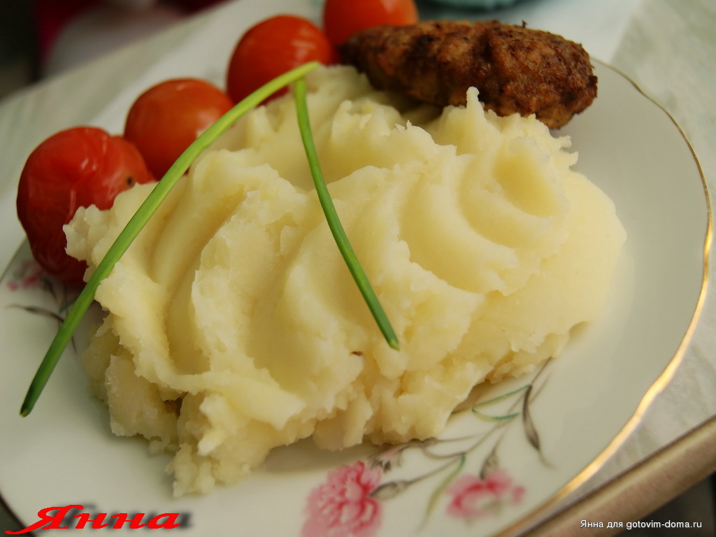Подача картофельного пюре на праздничный стол