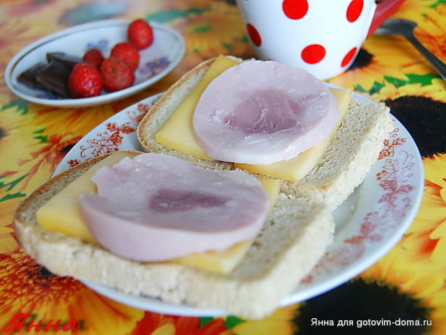 бутерброды с сыром и ветчиной.jpg