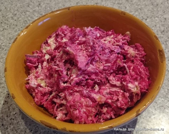 Салат свекольный с творожным соусом и хреном.JPG