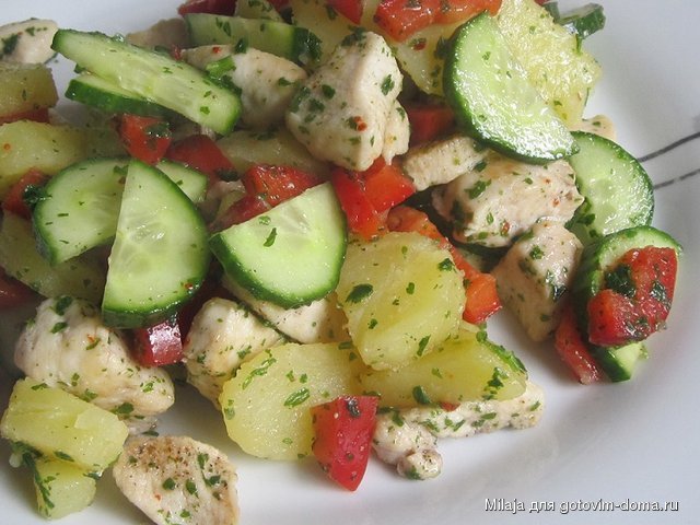 27.05. Тёплый салат с курицей, картофелем, перцем и огурцом.JPG
