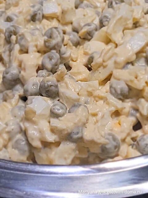 Салат с сыром, горошком и яйцами.jpg