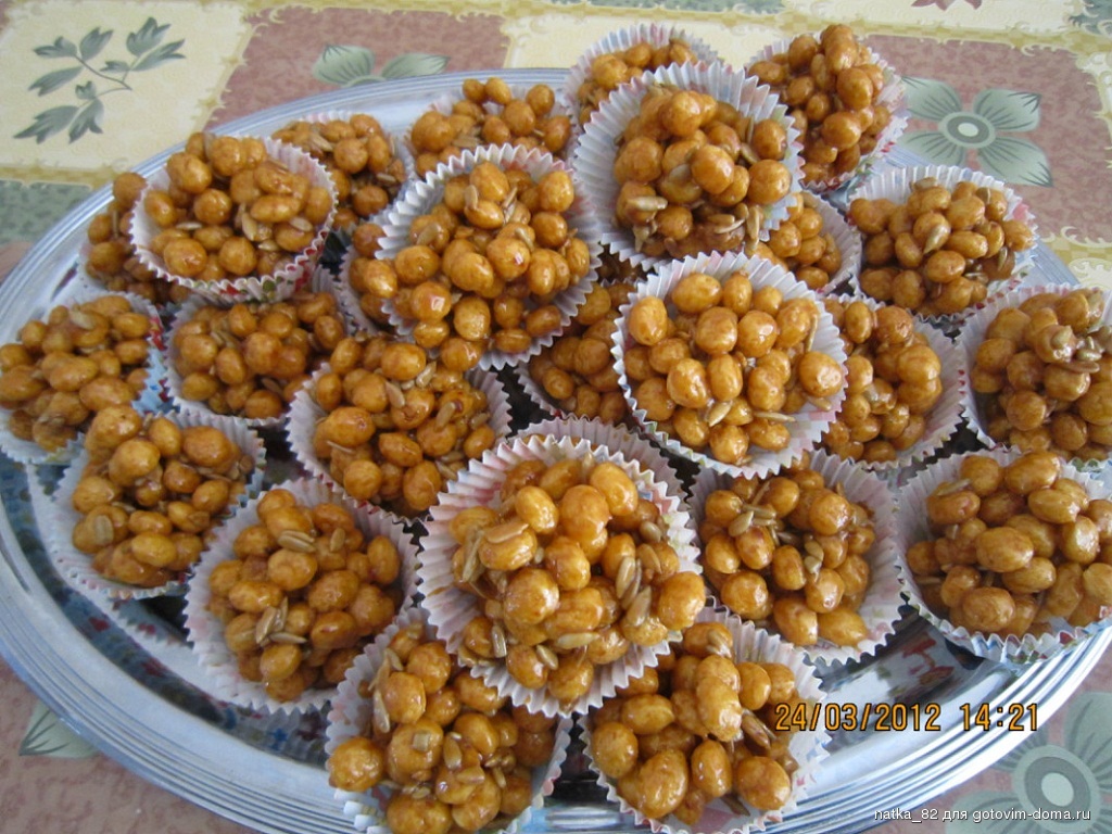 Колбаска с ирисками и кукурузными палочками