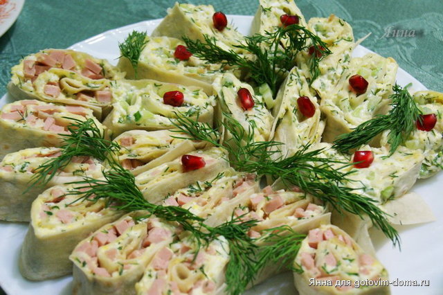Рулеты из лаваша с сыром,яйцами,огурцами и колбасой.jpg