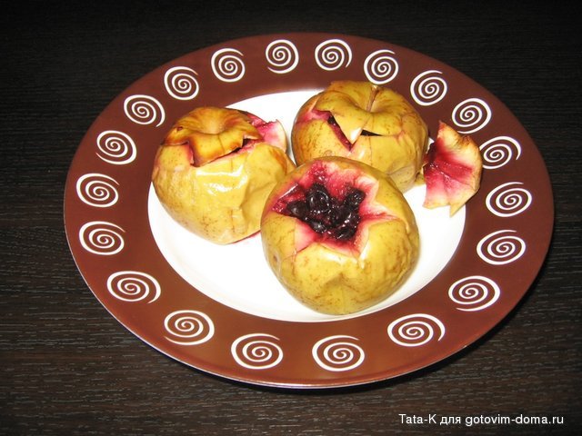 Яблоки запеченные с медом и ягодами.JPG