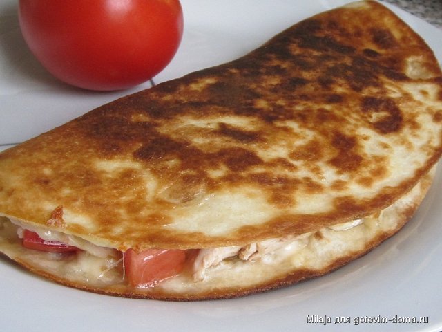 20.09. Буритто с курицей, помидором и сыром.JPG