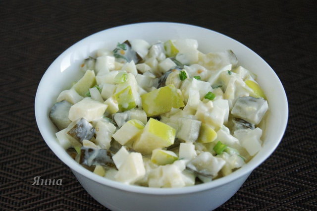 Салат из соленых или маринованных огурцов.jpg