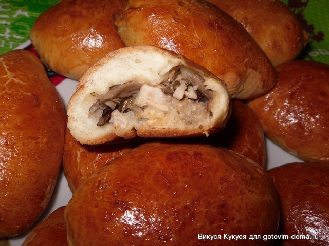 пирожки с курицей и грибами разрез.jpg
