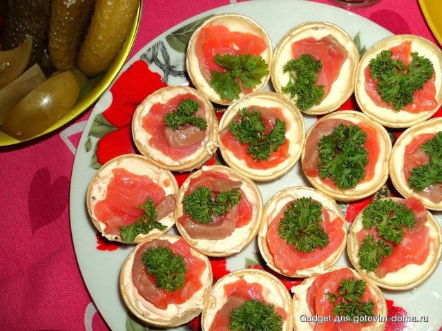 9 - тарталетки со сливочным сыром и красной рыбой (2).JPG