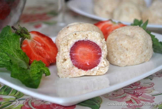 Творожные шарики с клубникой