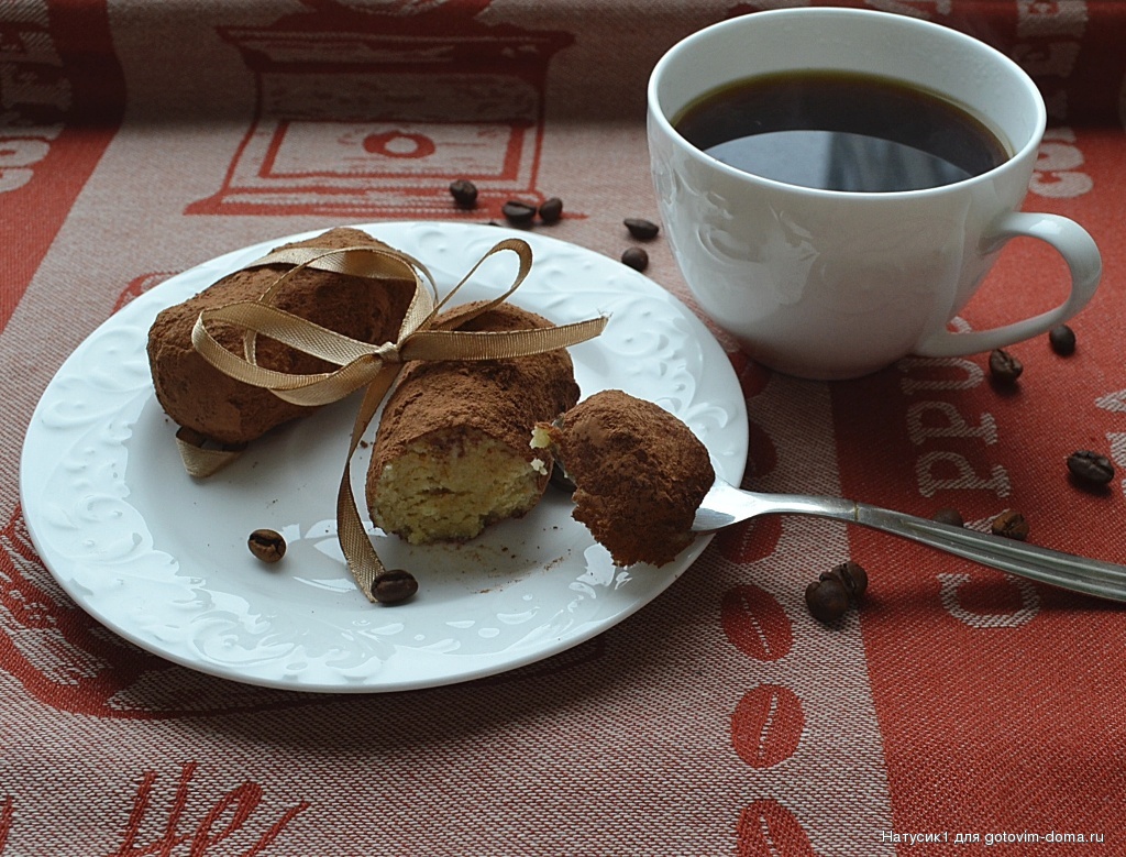 Чай и пирожное картошка