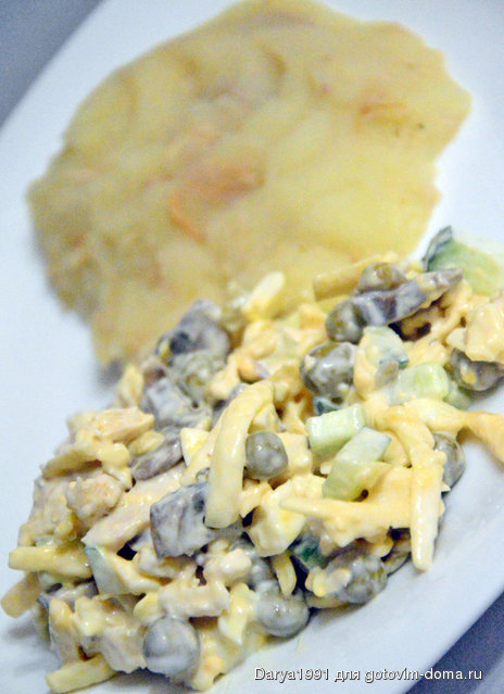 Салат с грибами, сыром, огурцом.JPG