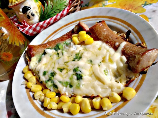 луковая яичница с сосисками и сыром вкусный домик.jpg