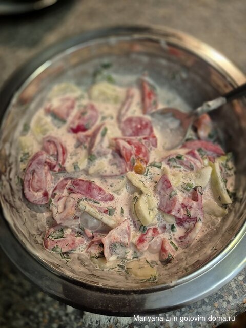 Салат из огурцов с помидорами.jpg