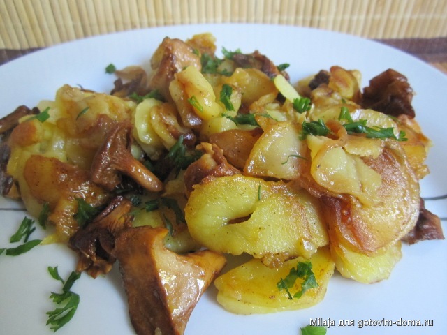 Картофель жареный с лисичками.JPG