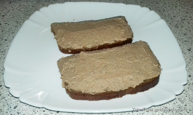 Паштет из куриной печени с Хересом бутеры.jpg