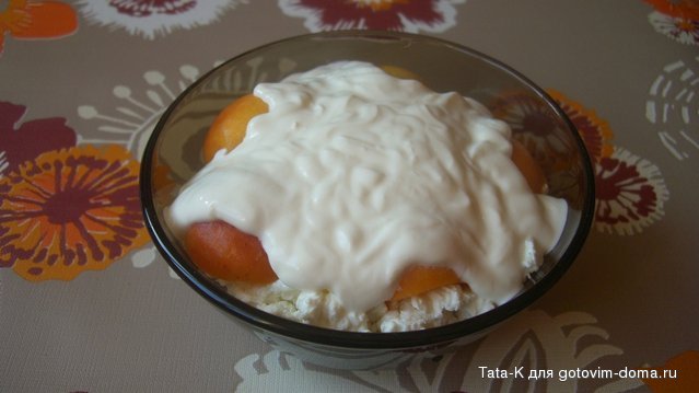 Творожный десерт с абрикосами и сметаной.JPG