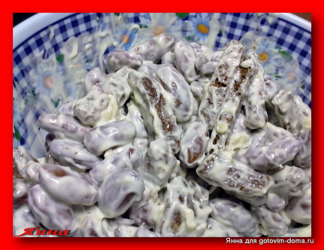 салат из фасоли с сухариками и чесноком.jpg