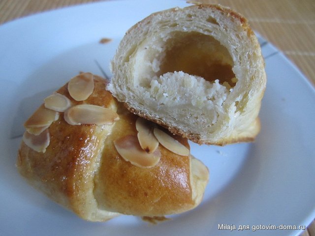 Крауссаны с яблочно- марципановой начинкой 2.JPG