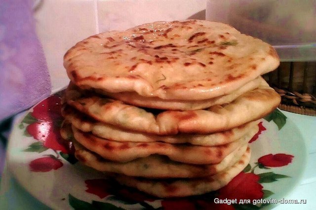 Хачапури с сыром и вареным яйцом.jpg