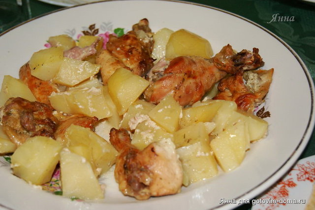 Курица с картошкой запеченные в сметане.jpg