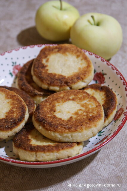 Сырники из творога с яблоками.JPG