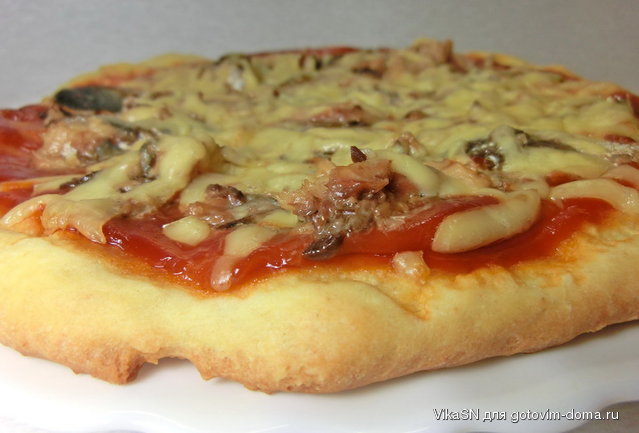 Піцца з тунцем із сирного тіста.jpg