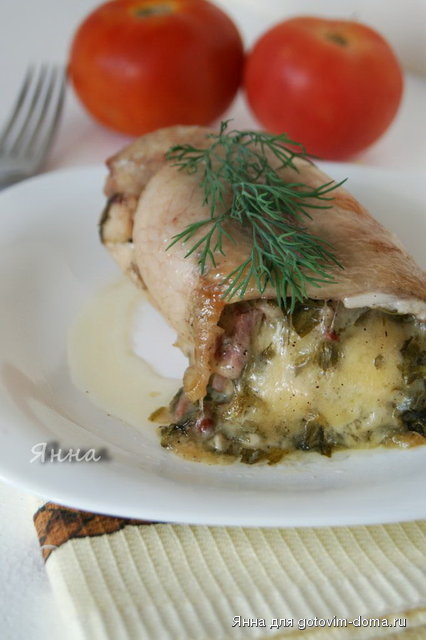 Рулет из курицы с сыром и зеленью.jpg