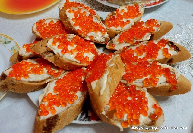 бутерброды с красной икрой и сливочным сыром_small.jpg