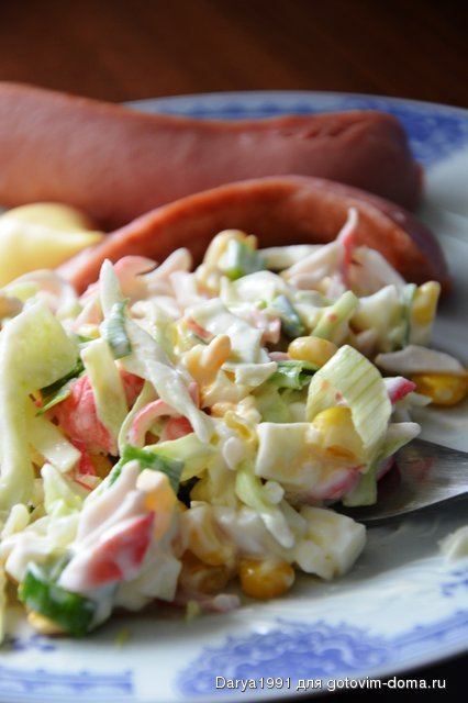Салат с капустой и крабовыми палочками.JPG