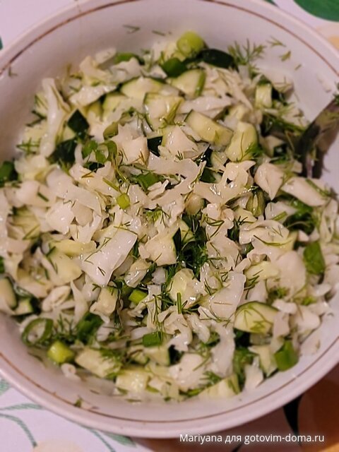 Салат из капусты с огурцами.jpg