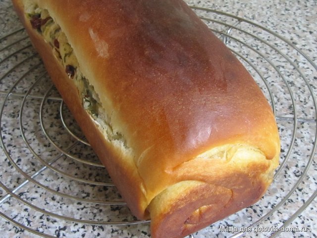 27.07. Хлеб- рулет с маслинами, сыром и вялеными помидорами.JPG
