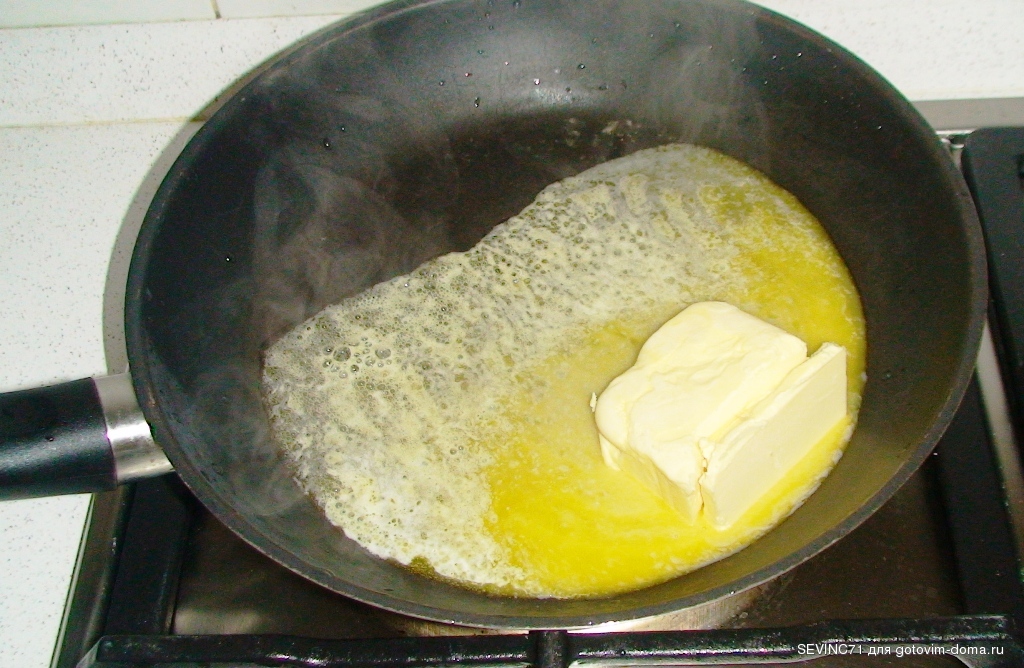 Сливочное масло и мука рецепты. Куймак турецкий на сковородке. Масло на сковороде. Сливочное масло на сковороде. Расплавленная сковорода.