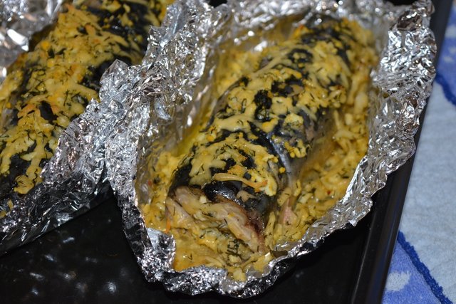 2скумбрия, фаршированная яйцами и сыром.JPG