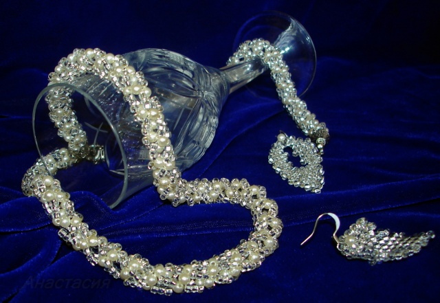 Комплект: ожерелье, браслет и серьги