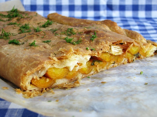 Морковный пирог с шалфеем и козьим сыром